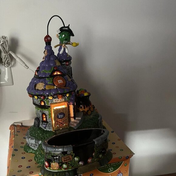 Dept 56 Halloween Flying Witch's Castle Light-up Animated Candy Dish M&Ms in Box - Picture 8 of 13